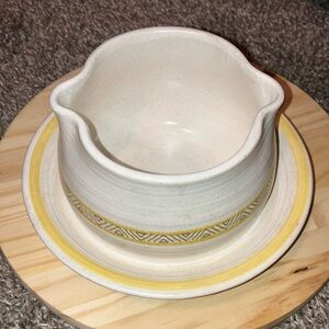 Vintage Franciscan Stoneware Hacienda Yellow Gravy Boat With Elegant Design